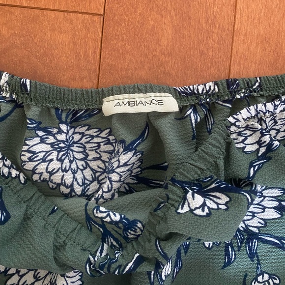 Off-should top - Picture 4 of 4